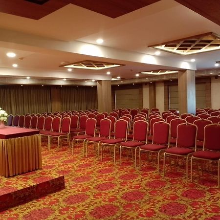 Mandarin Sky Hotel Kannur Bagian luar foto