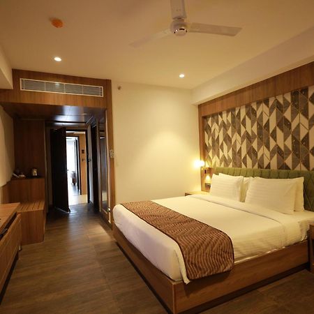 Mandarin Sky Hotel Kannur Bagian luar foto
