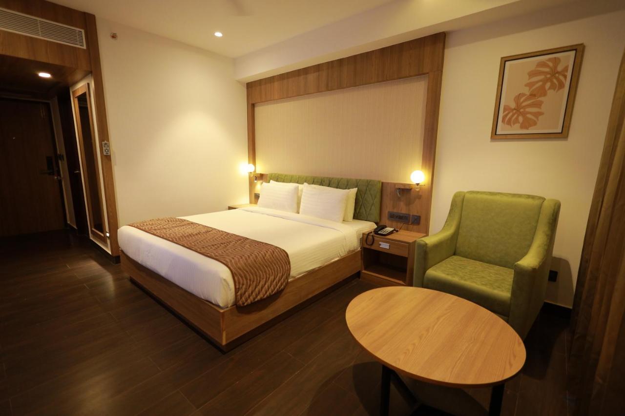 Mandarin Sky Hotel Kannur Bagian luar foto