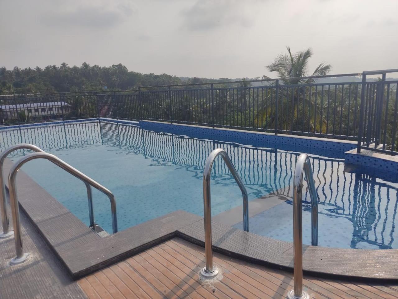 Mandarin Sky Hotel Kannur Bagian luar foto