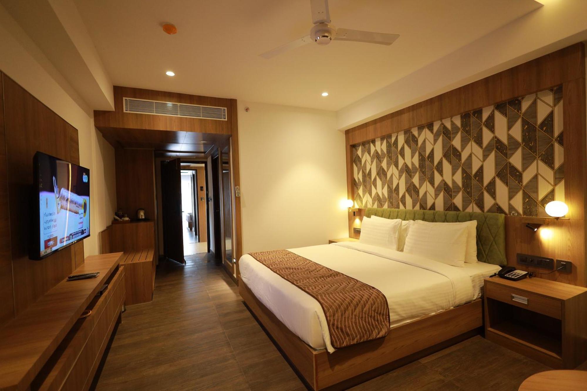 Mandarin Sky Hotel Kannur Bagian luar foto