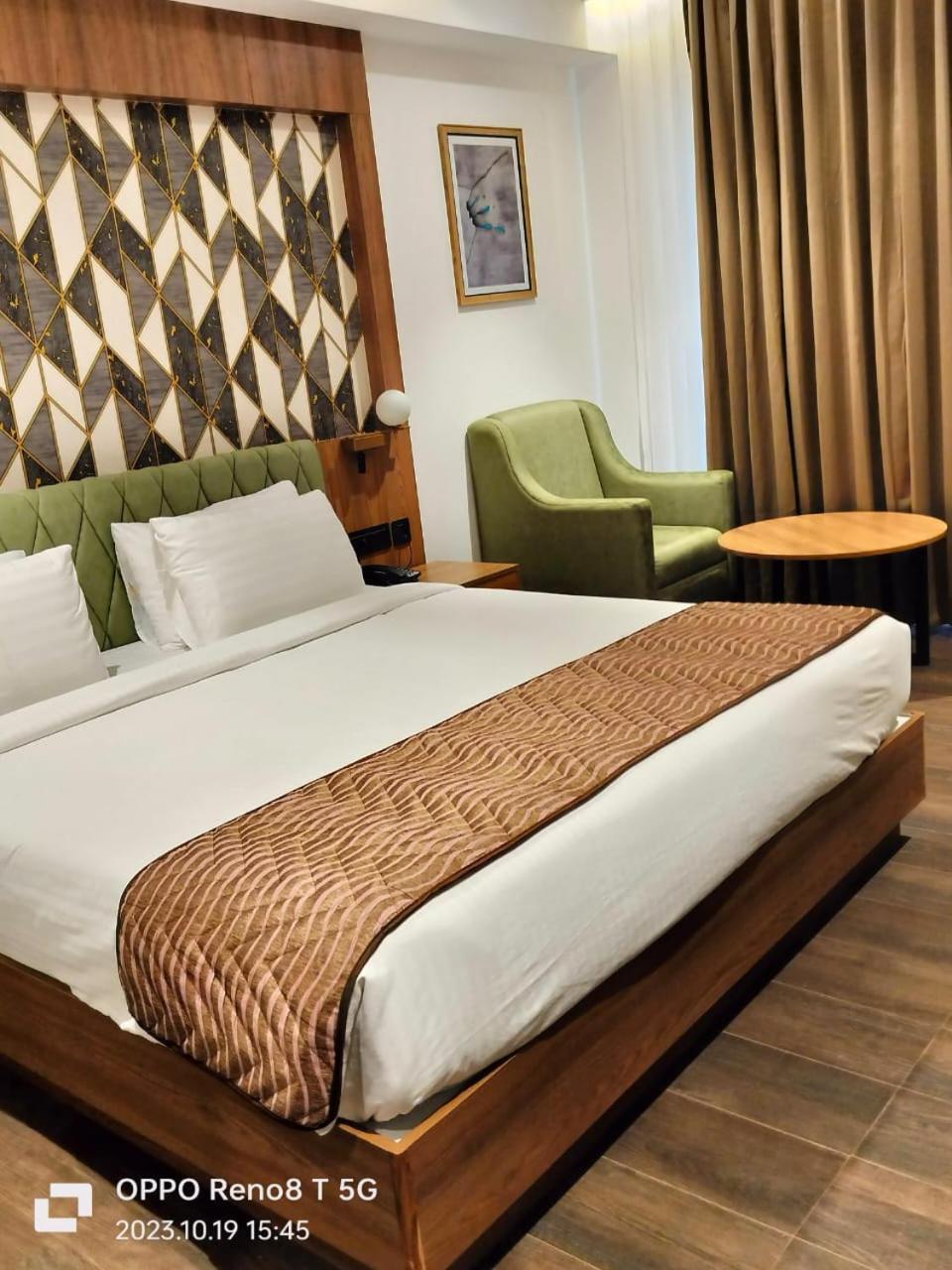 Mandarin Sky Hotel Kannur Bagian luar foto