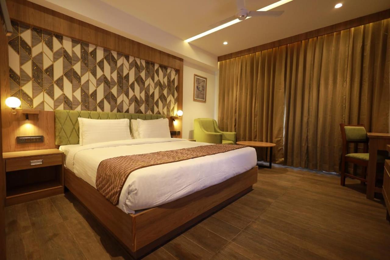 Mandarin Sky Hotel Kannur Bagian luar foto